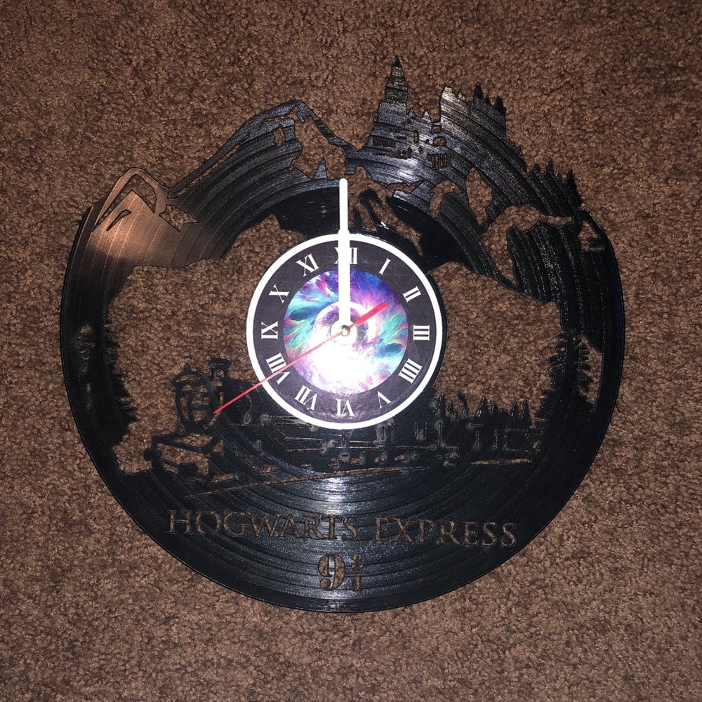 HARRY POTTER/HOGWARTS RECORD CLOCK